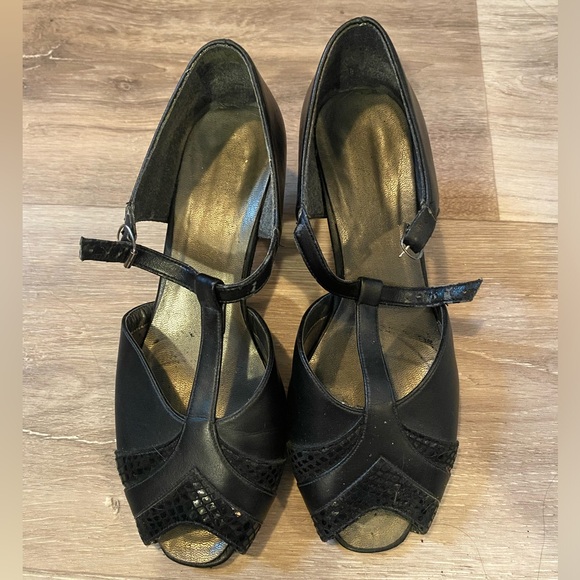 Leather Dancing Shoes size 6.5 - Picture 1 of 3